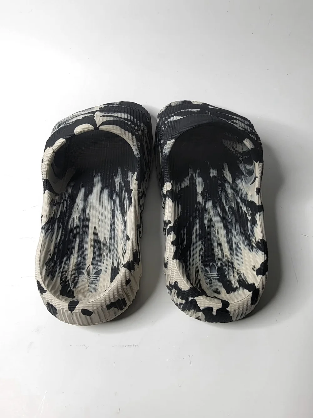 adidas Mens Adilette 22 Slides Carbon Aluminum Black & White GX6947 US SIZE 6